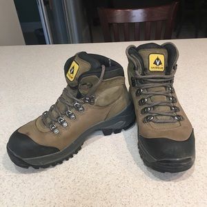 Vasque Hiking boots, Gore-tex like new!